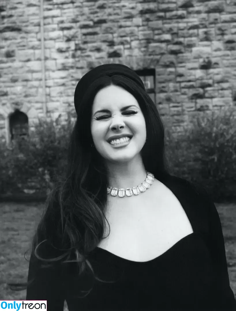 Lana Del Rey nude photo #0044 (lanadelreypictures / lanaraybabyx)