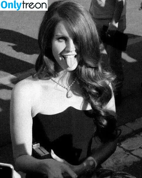 Lana Del Rey nude photo #0086 (lanadelreypictures / lanaraybabyx)