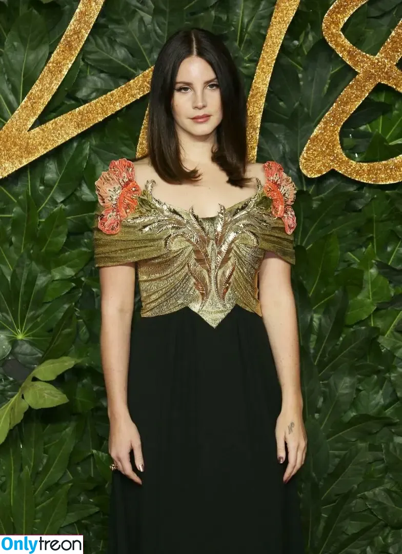 Lana Del Rey nude photo #0177 (lanadelreypictures / lanaraybabyx)