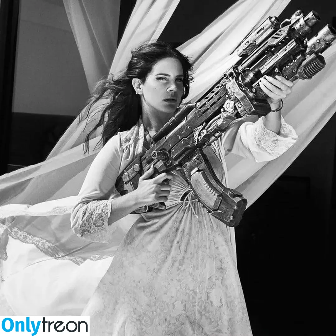 Lana Del Rey nude photo #0211 (lanadelreypictures / lanaraybabyx)