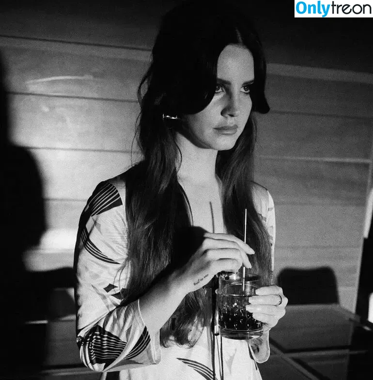 Lana Del Rey nude photo #0215 (lanadelreypictures / lanaraybabyx)