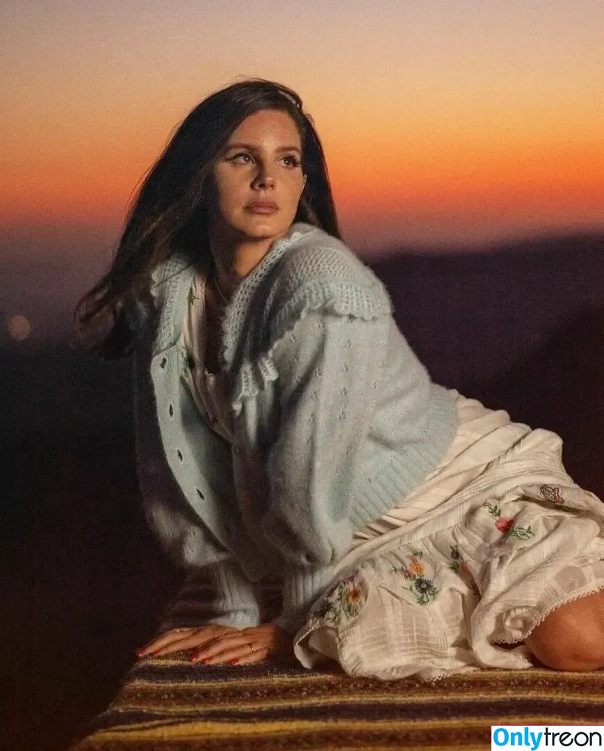 Lana Del Rey nude photo #0225 (lanadelreypictures / lanaraybabyx)