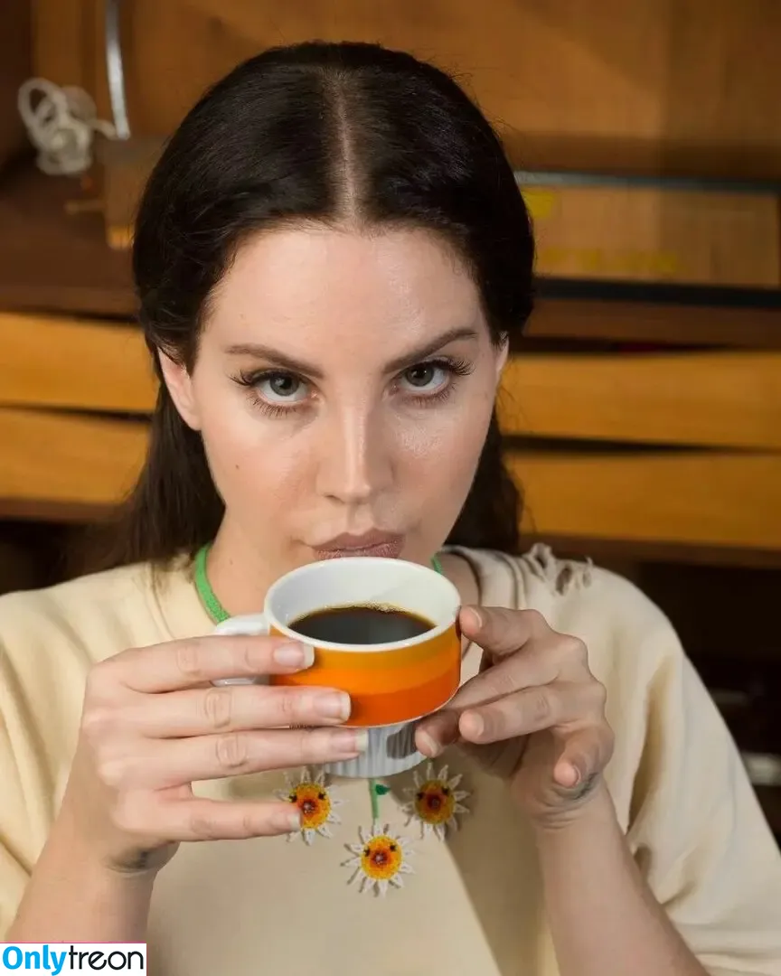 Lana Del Rey nude photo #0236 (lanadelreypictures / lanaraybabyx)