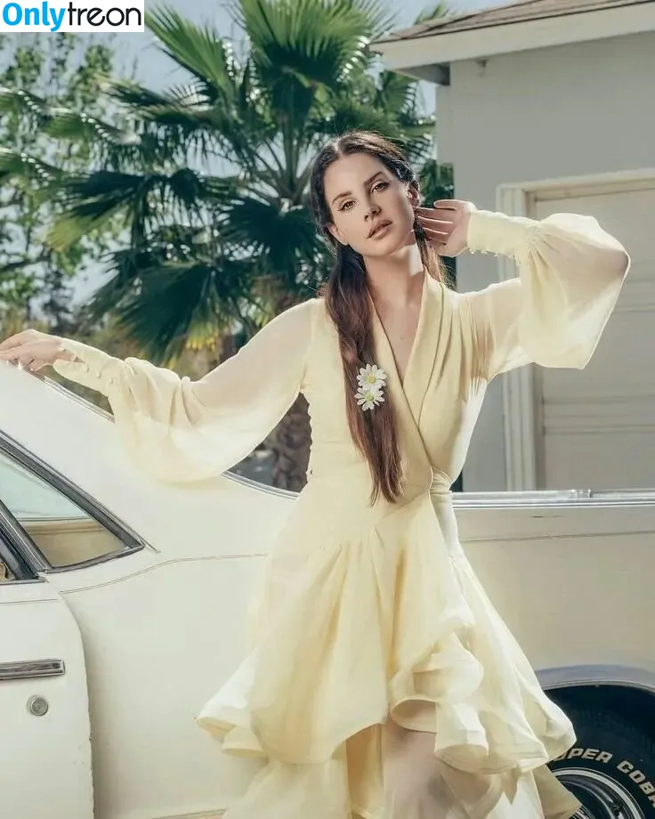 Lana Del Rey nude photo #0239 (lanadelreypictures / lanaraybabyx)