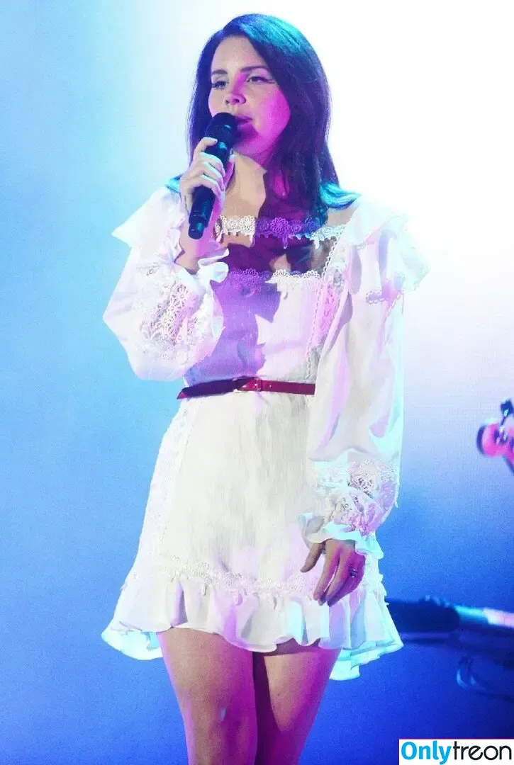 Lana Del Rey nude photo #0251 (lanadelreypictures / lanaraybabyx)