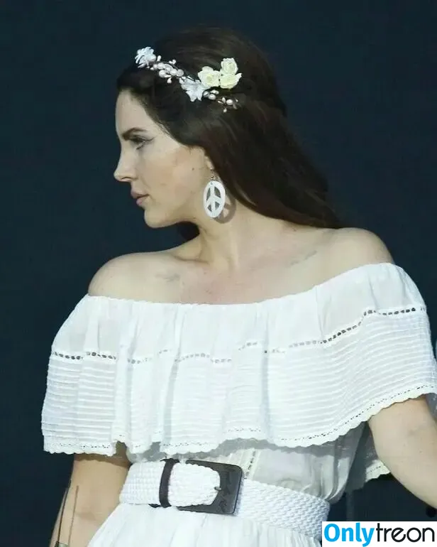 Lana Del Rey nude photo #0265 (lanadelreypictures / lanaraybabyx)