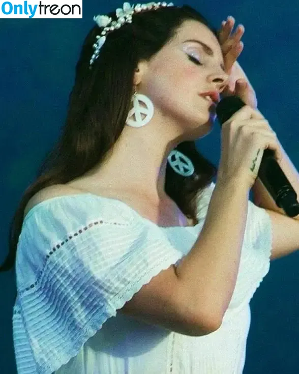 Lana Del Rey nude photo #0270 (lanadelreypictures / lanaraybabyx)