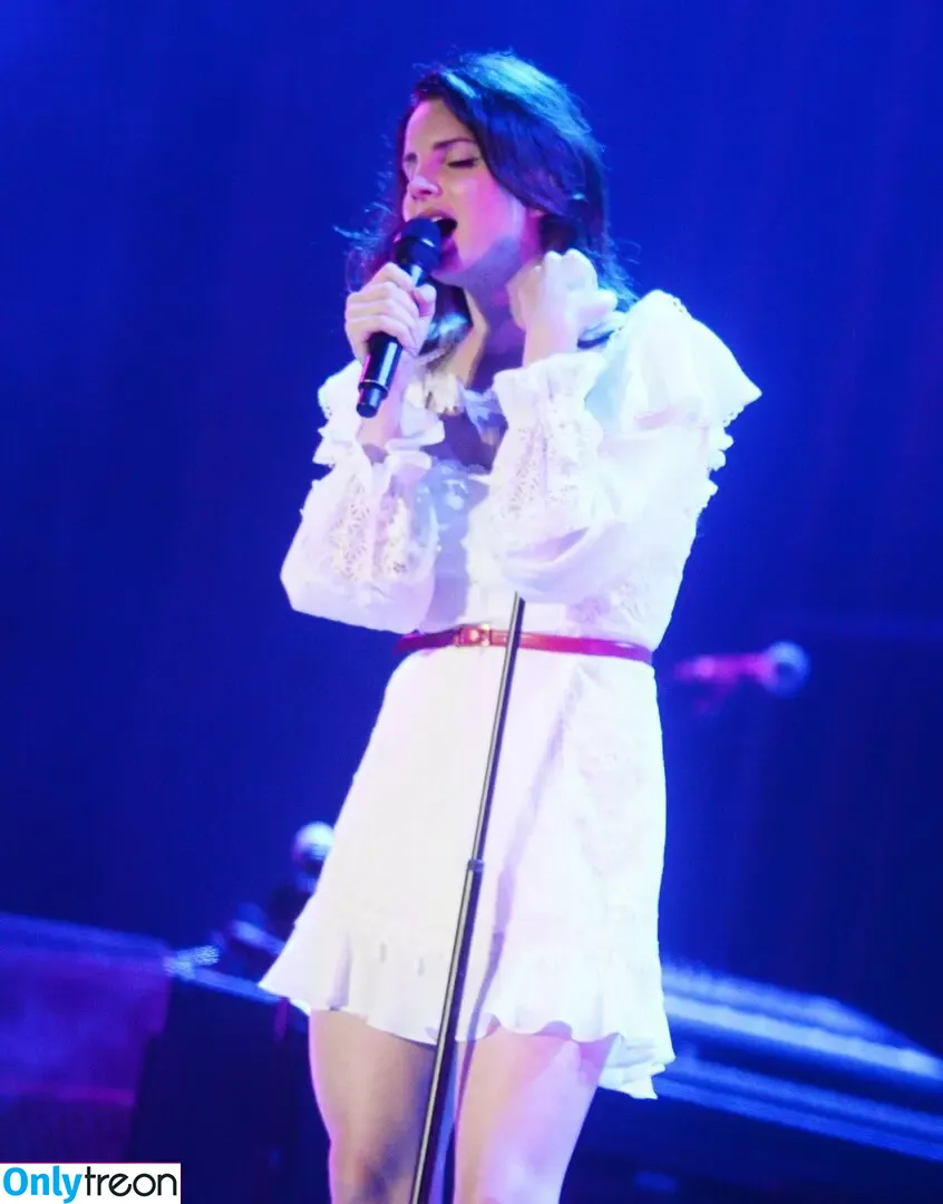 Lana Del Rey nude photo #0273 (lanadelreypictures / lanaraybabyx)