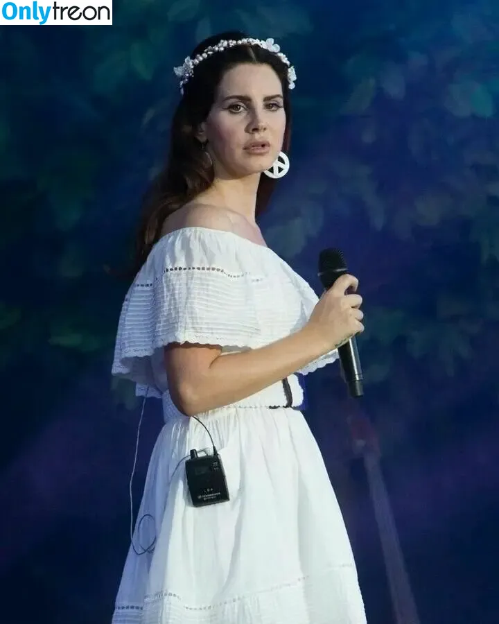 Lana Del Rey nude photo #0274 (lanadelreypictures / lanaraybabyx)