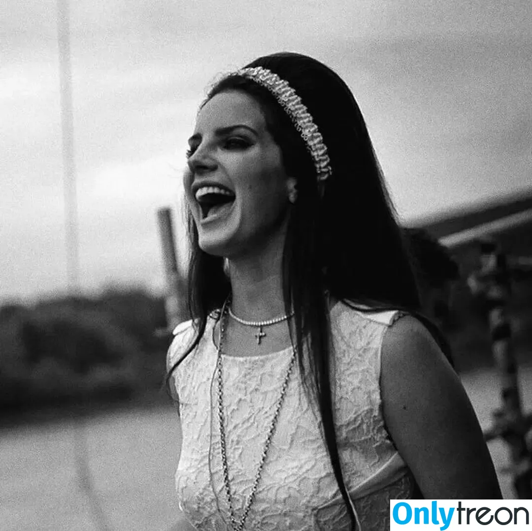 Lana Del Rey nude photo #0277 (lanadelreypictures / lanaraybabyx)