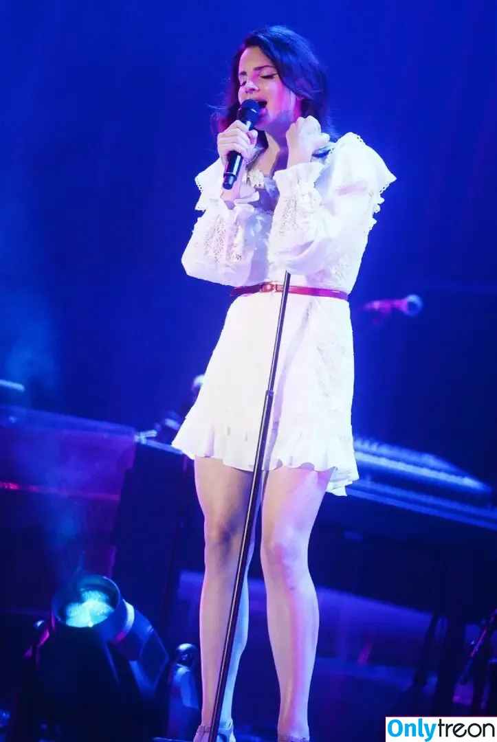 Lana Del Rey nude photo #0283 (lanadelreypictures / lanaraybabyx)