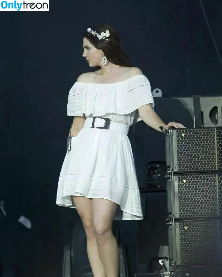 Lana Del Rey nude photo #0284 (lanadelreypictures / lanaraybabyx)