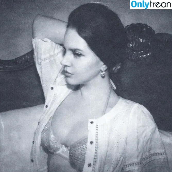 Lana Del Rey nude photo #0368 (lanadelreypictures / lanaraybabyx)