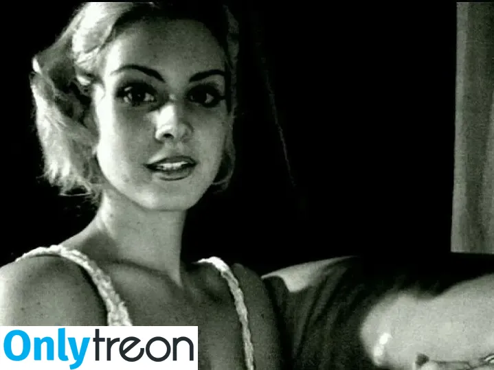 Lana Del Rey nude photo #0384 (lanadelreypictures / lanaraybabyx)