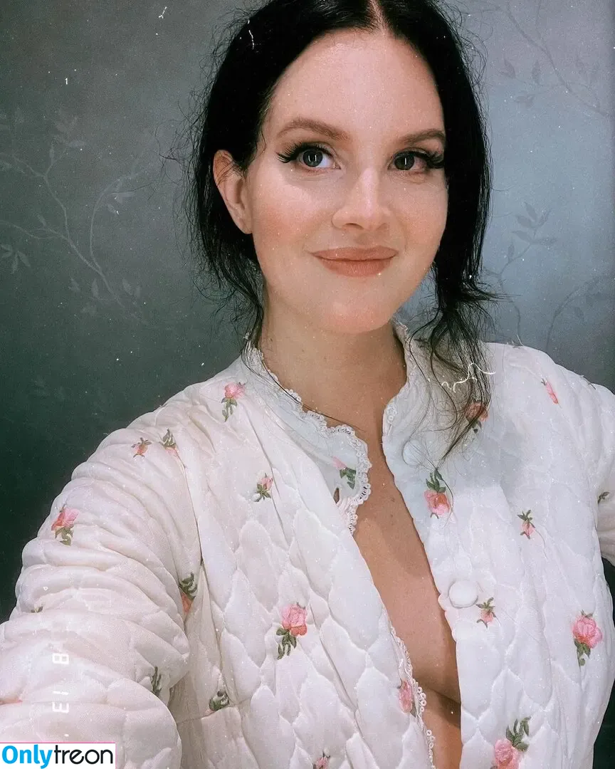 Lana Del Rey nude photo #0514 (lanadelreypictures / lanaraybabyx)