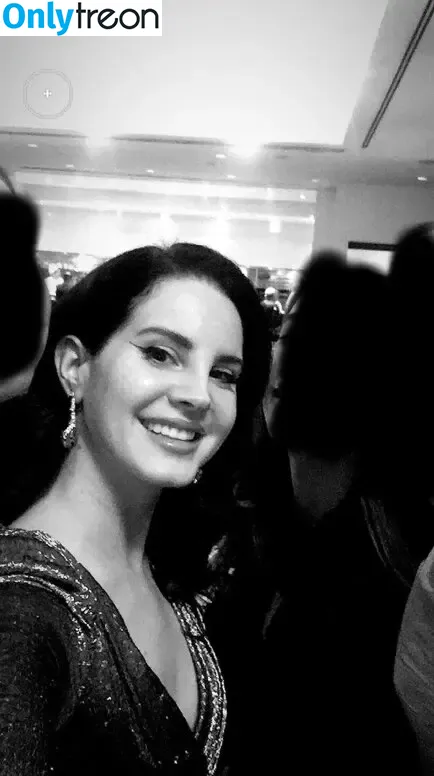 Lana Del Rey nude photo #1111 (lanadelrey / lanaraybabyx)