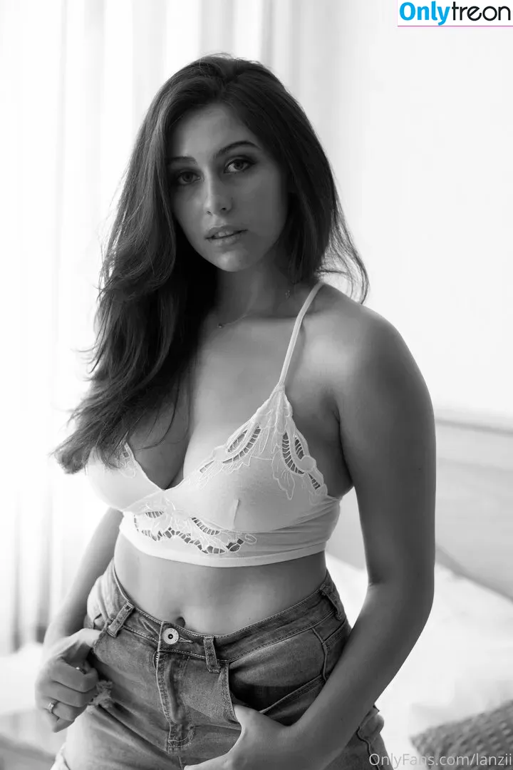 lanzii nude photo #0002 (x.lanzi)