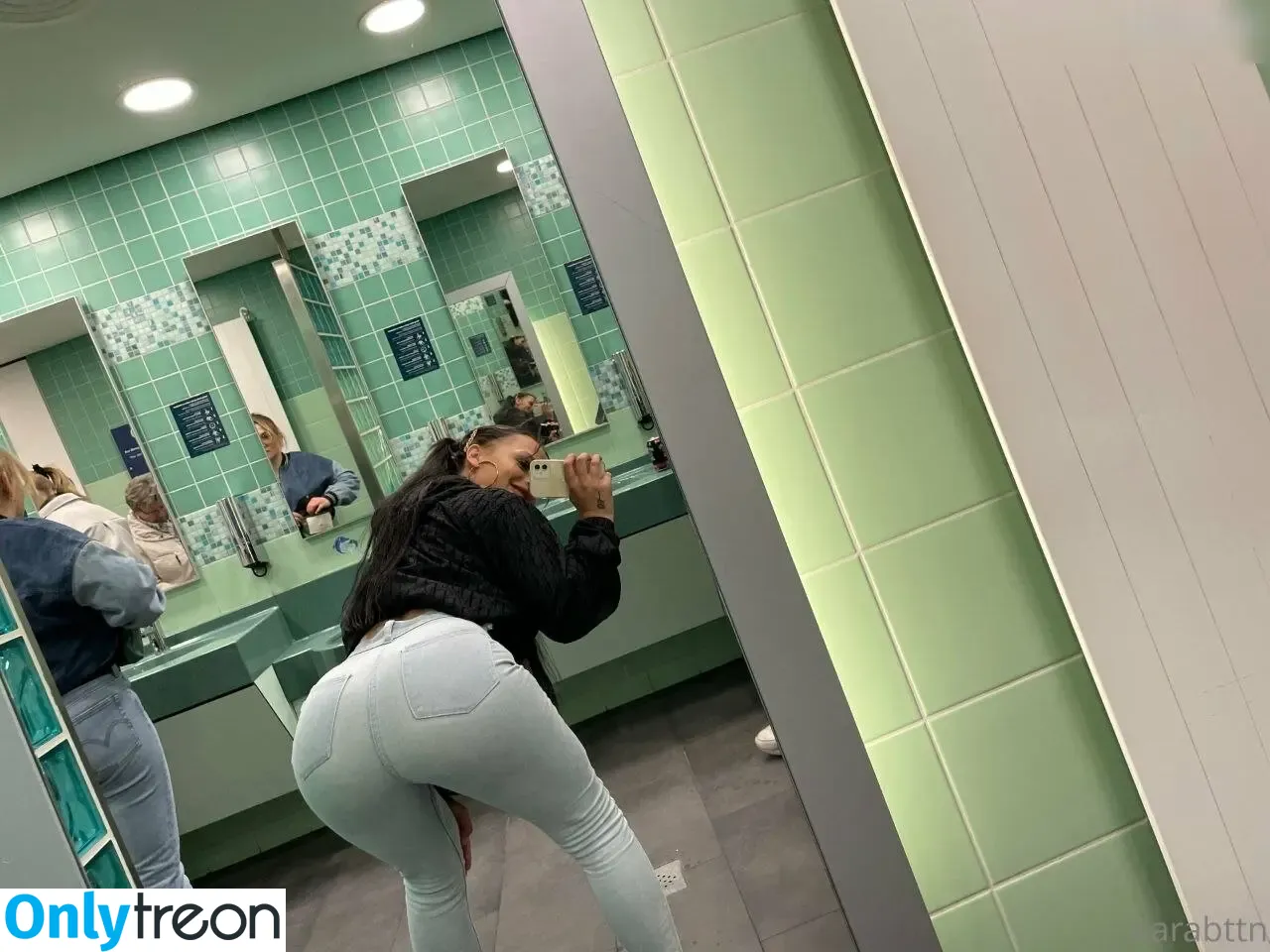 Lara Bttn nude photo #0022 (lara.bttn.lara / larabttnab18)