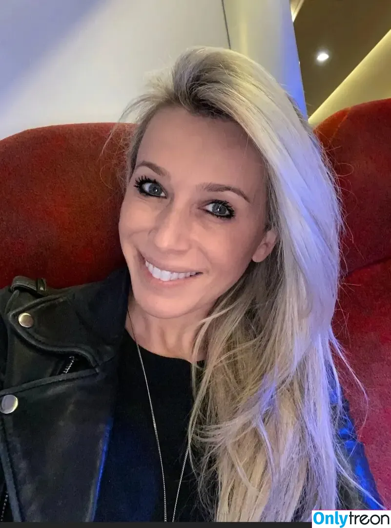 Lara Lewington nude photo #0065 (laralewlew)