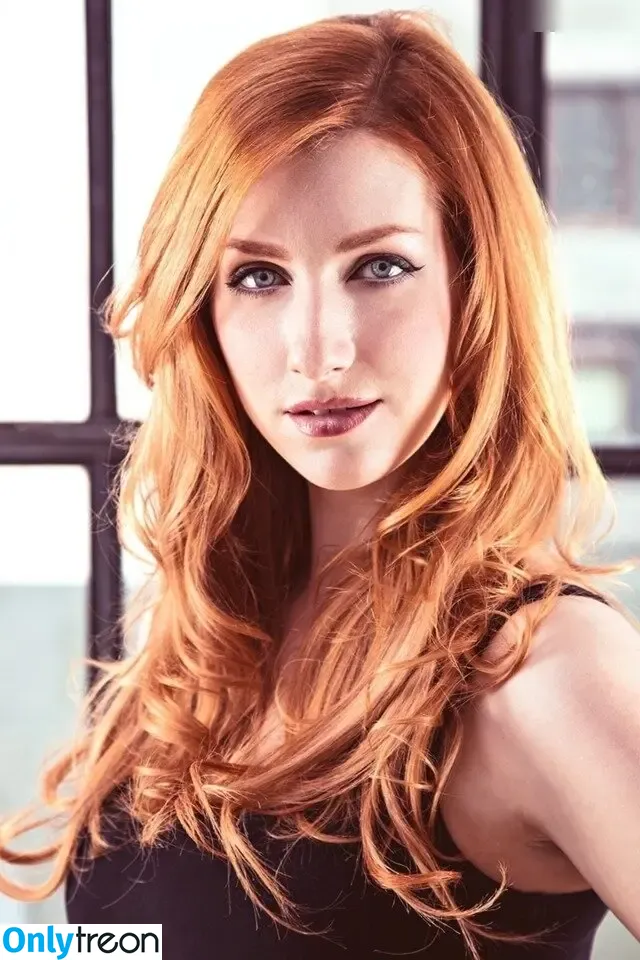 Lara Loft nude photo #0230 (Lara_Loft / laraloft / sarahtoninx9_)