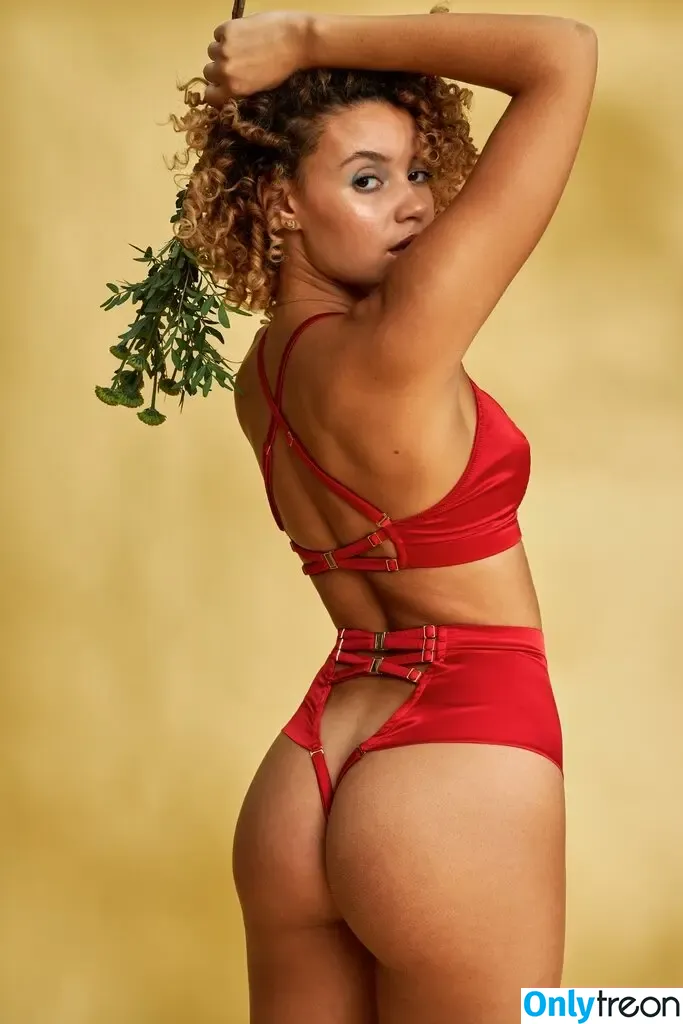 Lara_never_laura nude photo #0209 (laraskye)