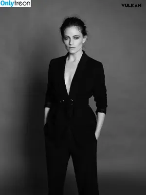 Lara Pulver / larapulver nude photo #0023