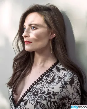 Lara Pulver / larapulver nude photo #0027