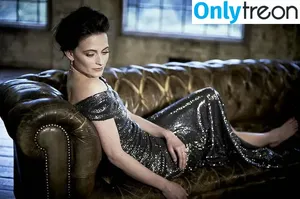 Lara Pulver / larapulver nude photo #0030