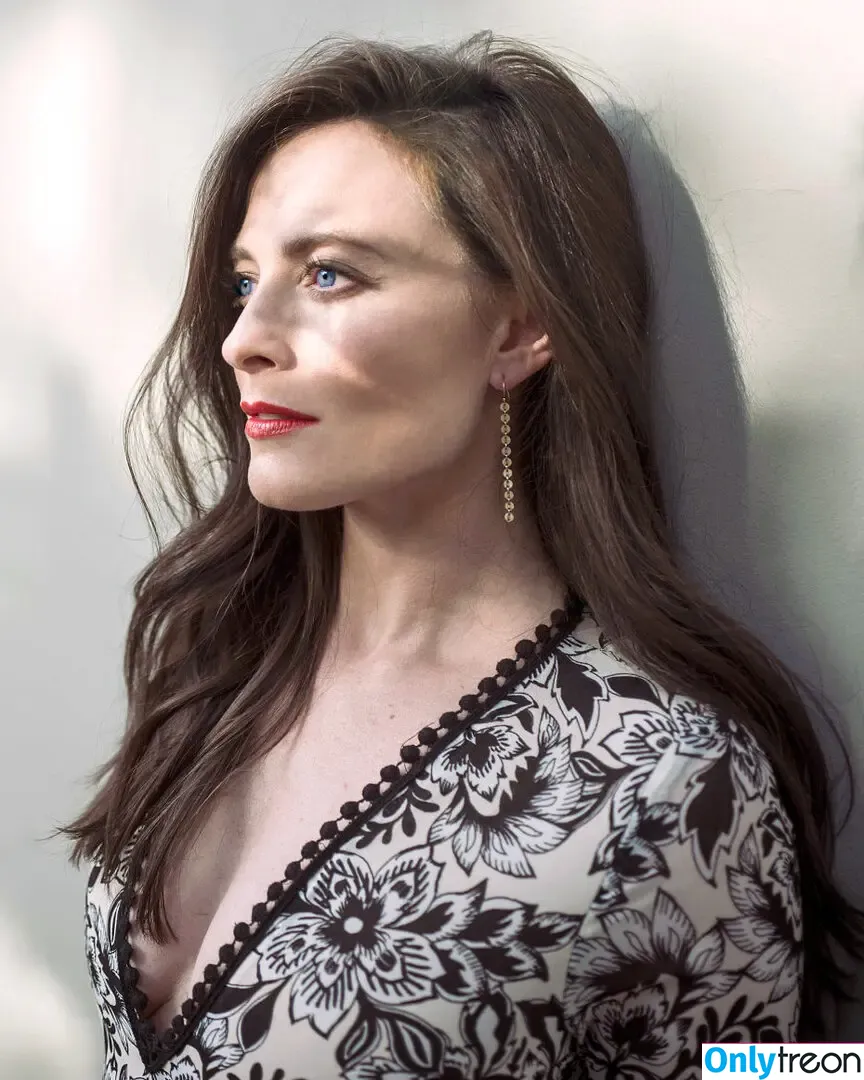 Lara Pulver nude photo #0027 (larapulver)