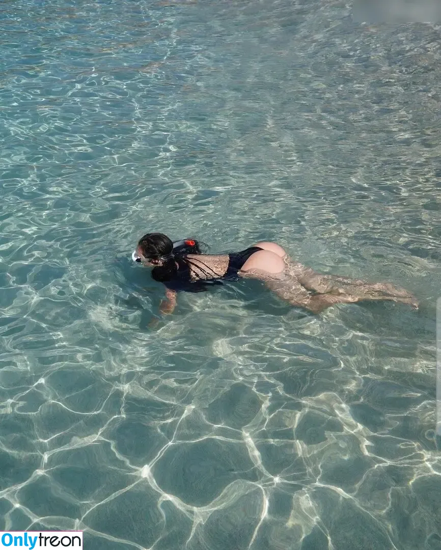 Lara.stxx nude photo #0009 (Lara.stxx)