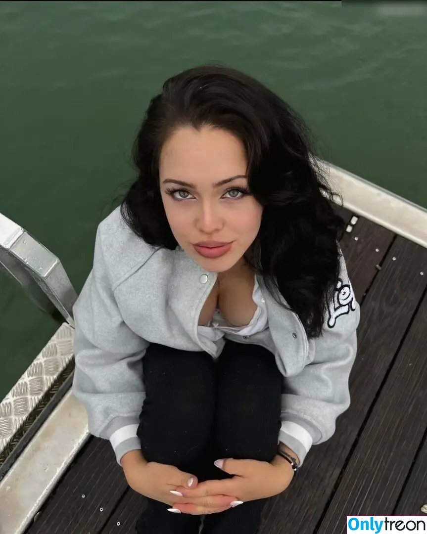Lara.stxx nude photo #0017 (Lara.stxx)