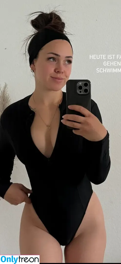 Lara.stxx nude photo #0110 (Lara.stxx)