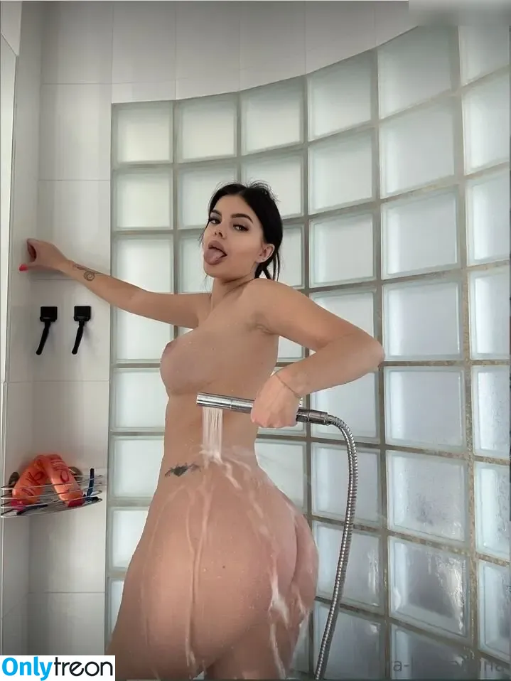 Lara Winter nude photo #0160 (Larabenjamina / lara-benjamina / lara_winter)