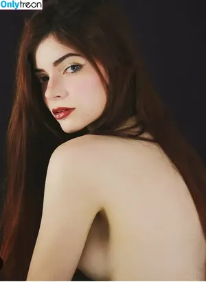 Lari Anjos / DonaLarocas / Larissa Anjos Cosplayer / lari.anjos nude photo #0070