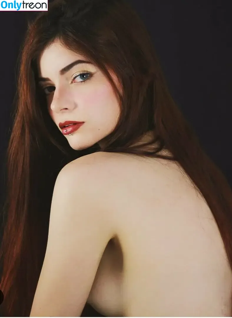 Lari Anjos nude photo #0070 (DonaLarocas / Larissa Anjos Cosplayer / lari.anjos)