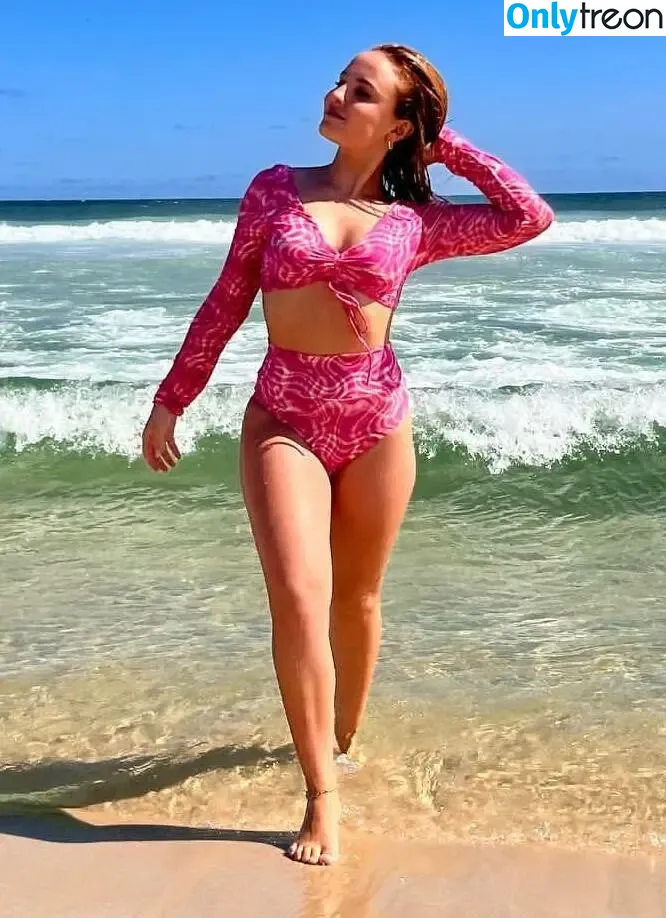 Larissa Manoela nude photo #0015 (larissamanoela)