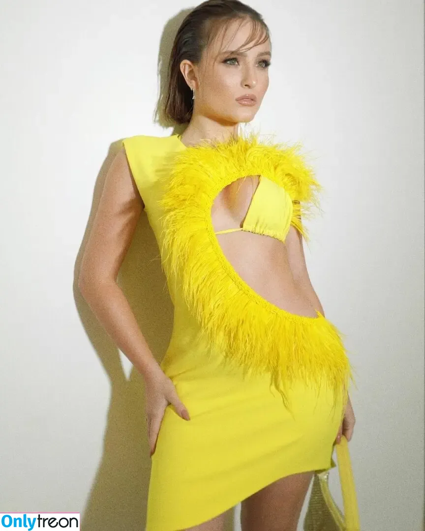 Larissa Manoela nude photo #0323 (larissamanoela)