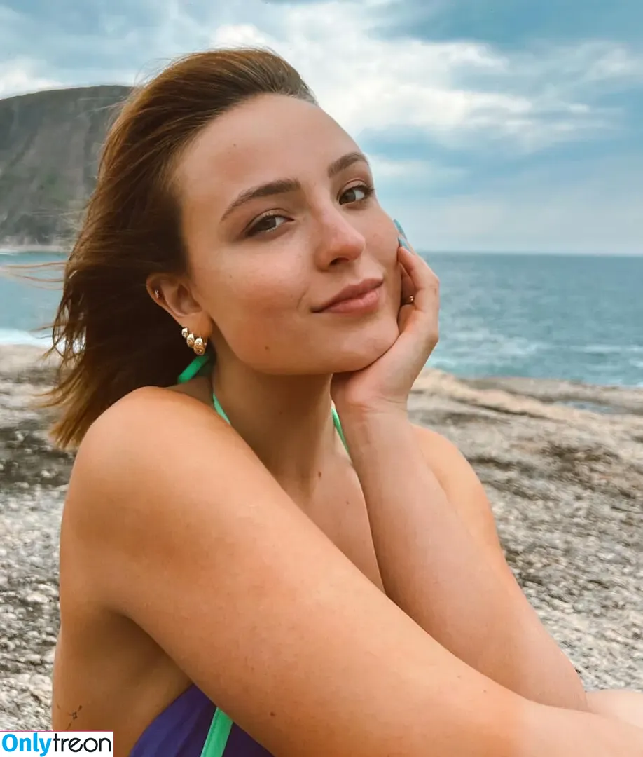 Larissa Manoela nude photo #0408 (larissamanoela)