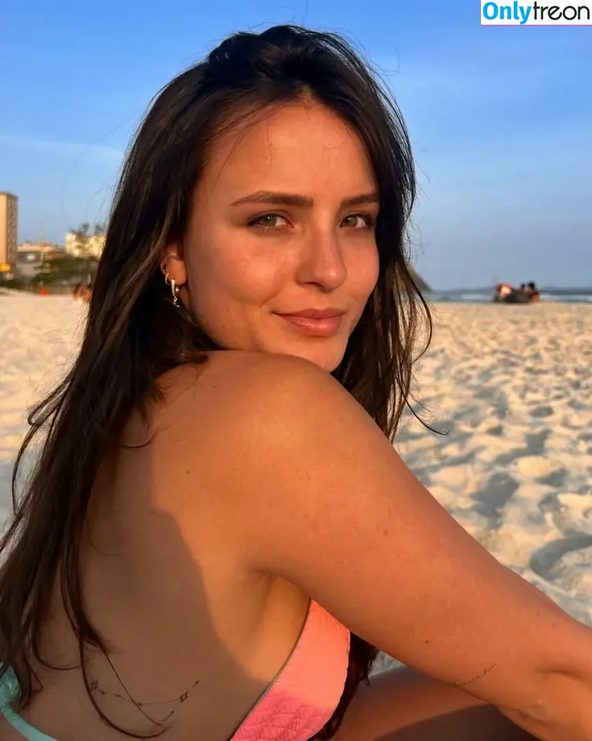 Larissa Manoela nude photo #0436 (larissamanoela)