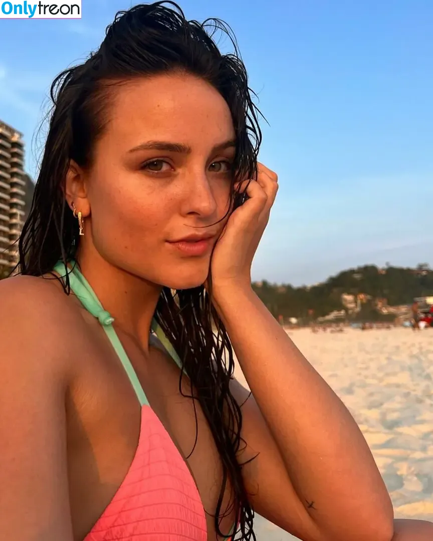 Larissa Manoela nude photo #0437 (larissamanoela)