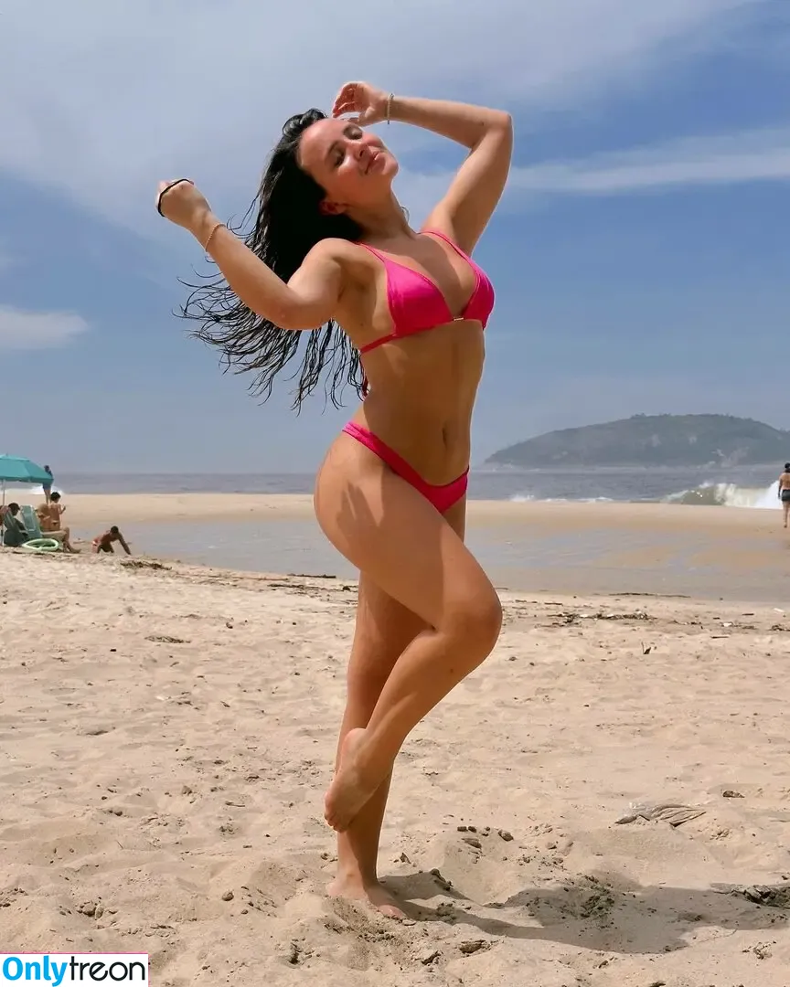 Larissa Manoela nude photo #0500 (larissamanoela)