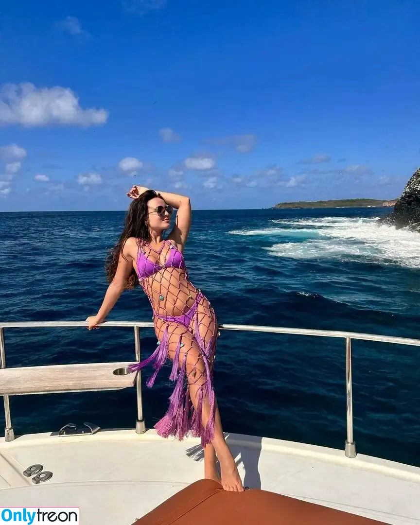 Larissa Manoela nude photo #0607 (larissamanoela)