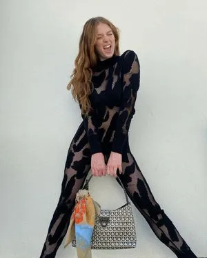 Larsen Thompson / larsenthompson nude photo #0006