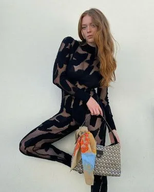 Larsen Thompson / larsenthompson nude photo #0011