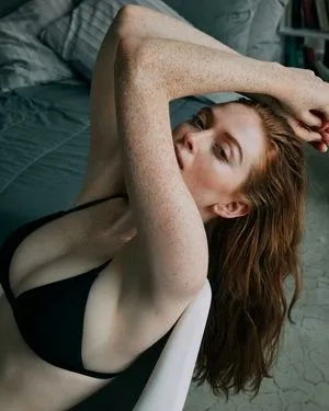 Larsen Thompson / larsenthompson nude photo #0014
