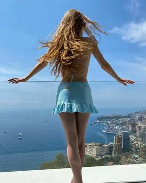 Larsen Thompson / larsenthompson nude photo #0150