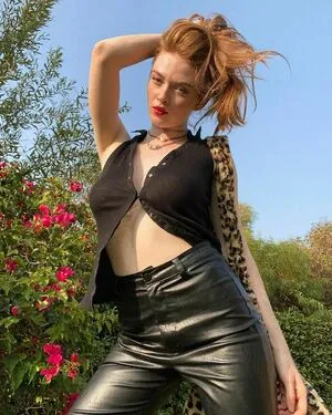 Larsen Thompson / larsenthompson nude photo #0211