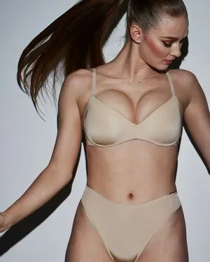 Larsen Thompson / larsenthompson nude photo #0248