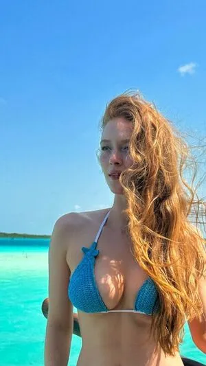 Larsen Thompson / larsenthompson nude photo #0288