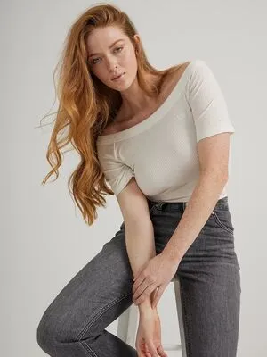 Larsen Thompson / larsenthompson nude photo #0481